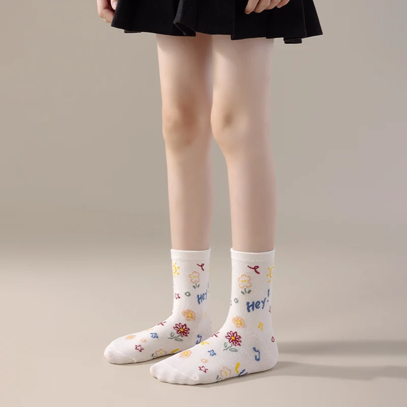Five pairs of soft and comfortable cartoon colorful teddy bear short socks for girls in spring and autumn image 4