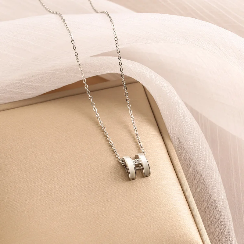 

Cat's eye H-shaped diamond pendant titanium steel women's necklace, fashionable clothing necklace, retro necklace