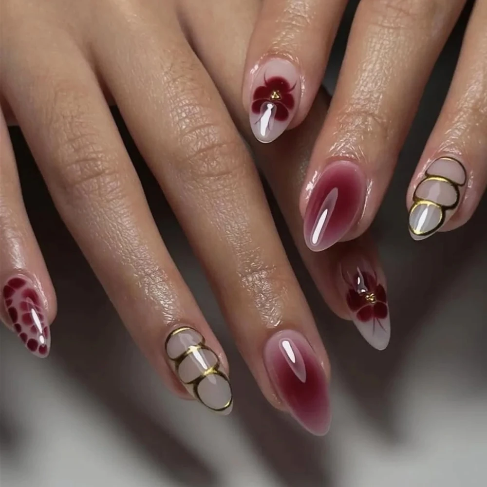 

Gold Lines Red Halo Dyeing Flower Nail Art Fashion Almond False Nails Detachable Finished Fake Nails Press on Nails with Glue