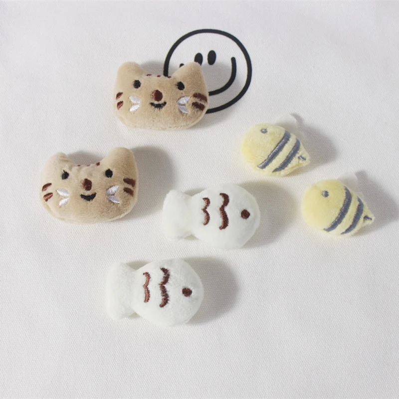 Cartoon Plush Cat Brooch Small Fish And Bee Brooch Backpack Sweater Corsage Badge Pins Backpacks Pendant Decoration Accessories