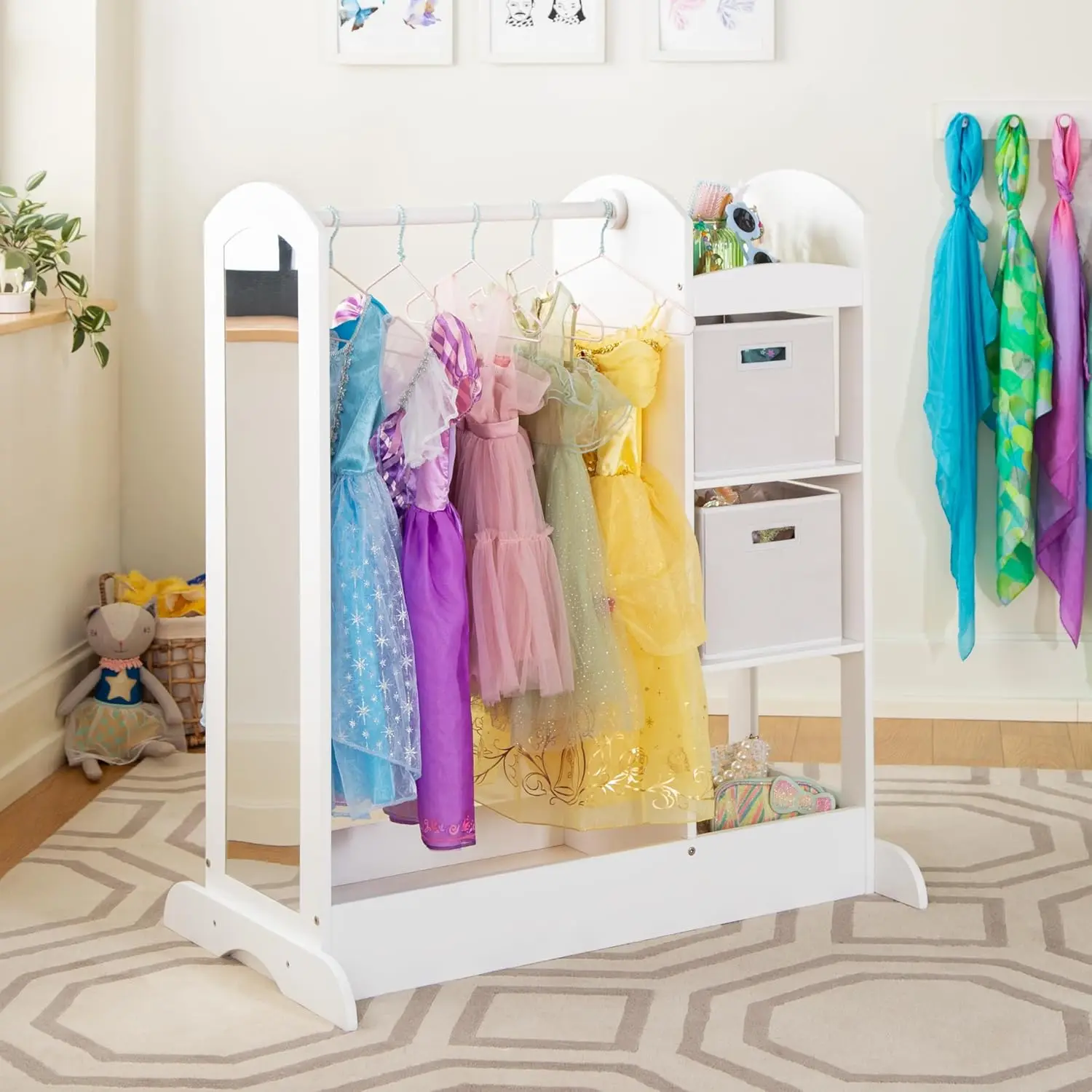 Ver y almacenar centro de disfraces – Blanco: armario de almacenamiento para disfraces de juego de imitación para niños con espejo y estantes, armario