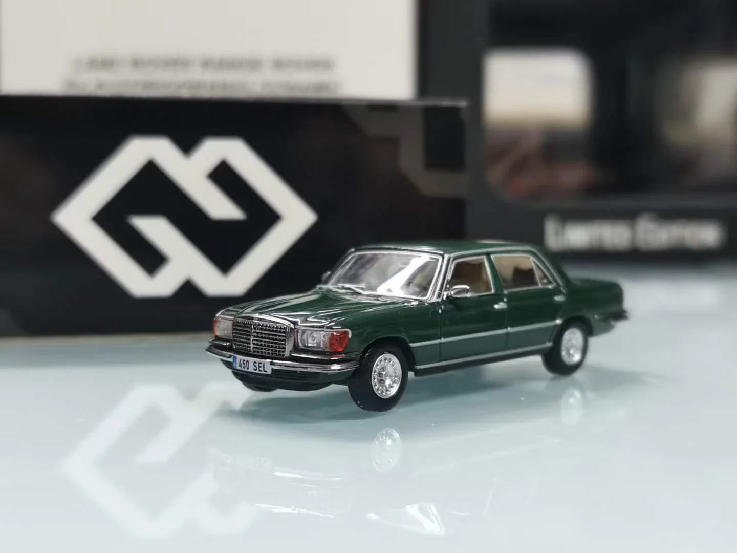 MaxWell 1:64 1976 S 450SEL W116 Metal Gray /Green Blue limited699 Diecast Model Car