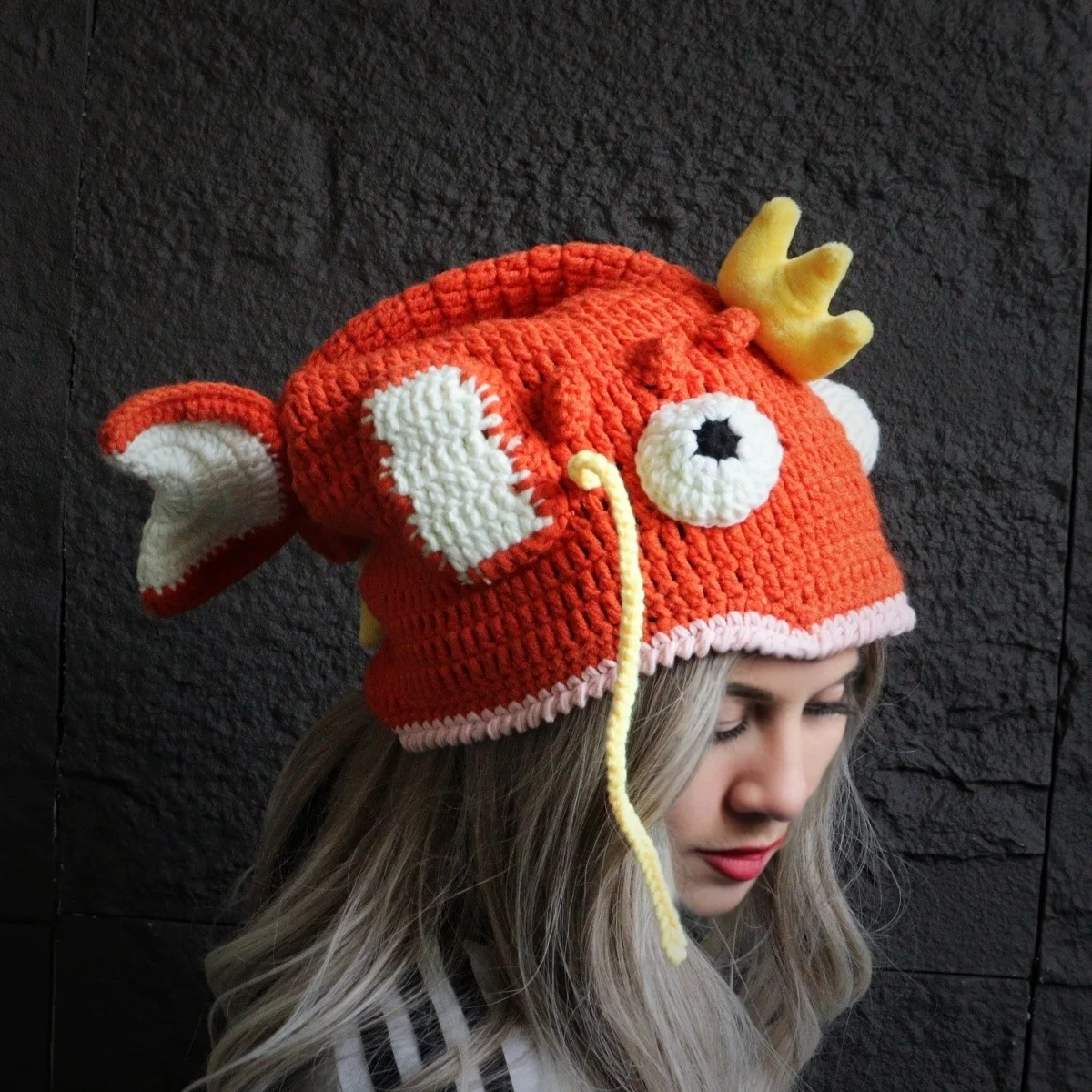 

Ladies' cute little goldfish hat crochet yarn hat sweet knitted hat clownfish cartoon hat autumn and winter warm