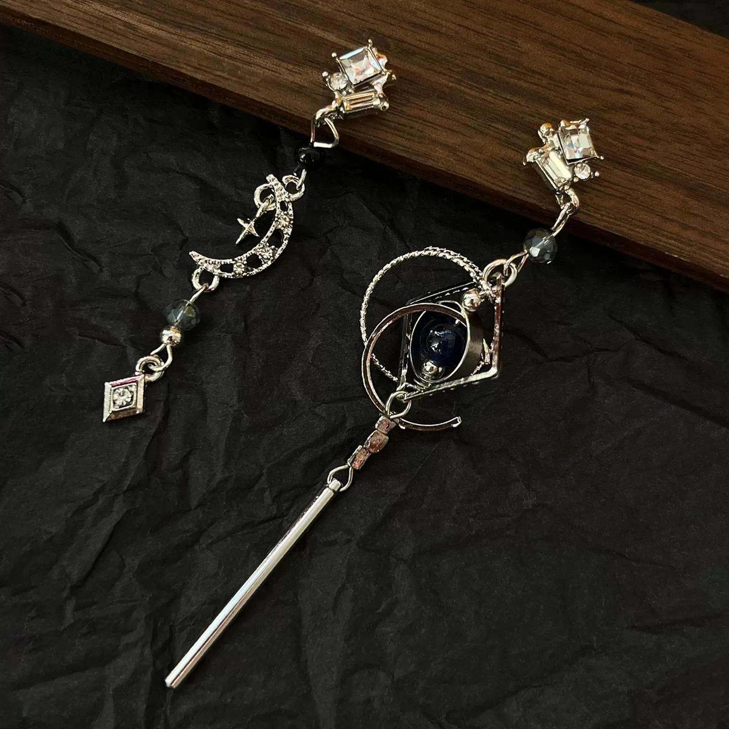 Dreamlike Asymmetry Blue Planet Silver Moon Tassel Earrings For Women Fashion Gorgeous Alloy Ears Accessories Gift Party Banquet