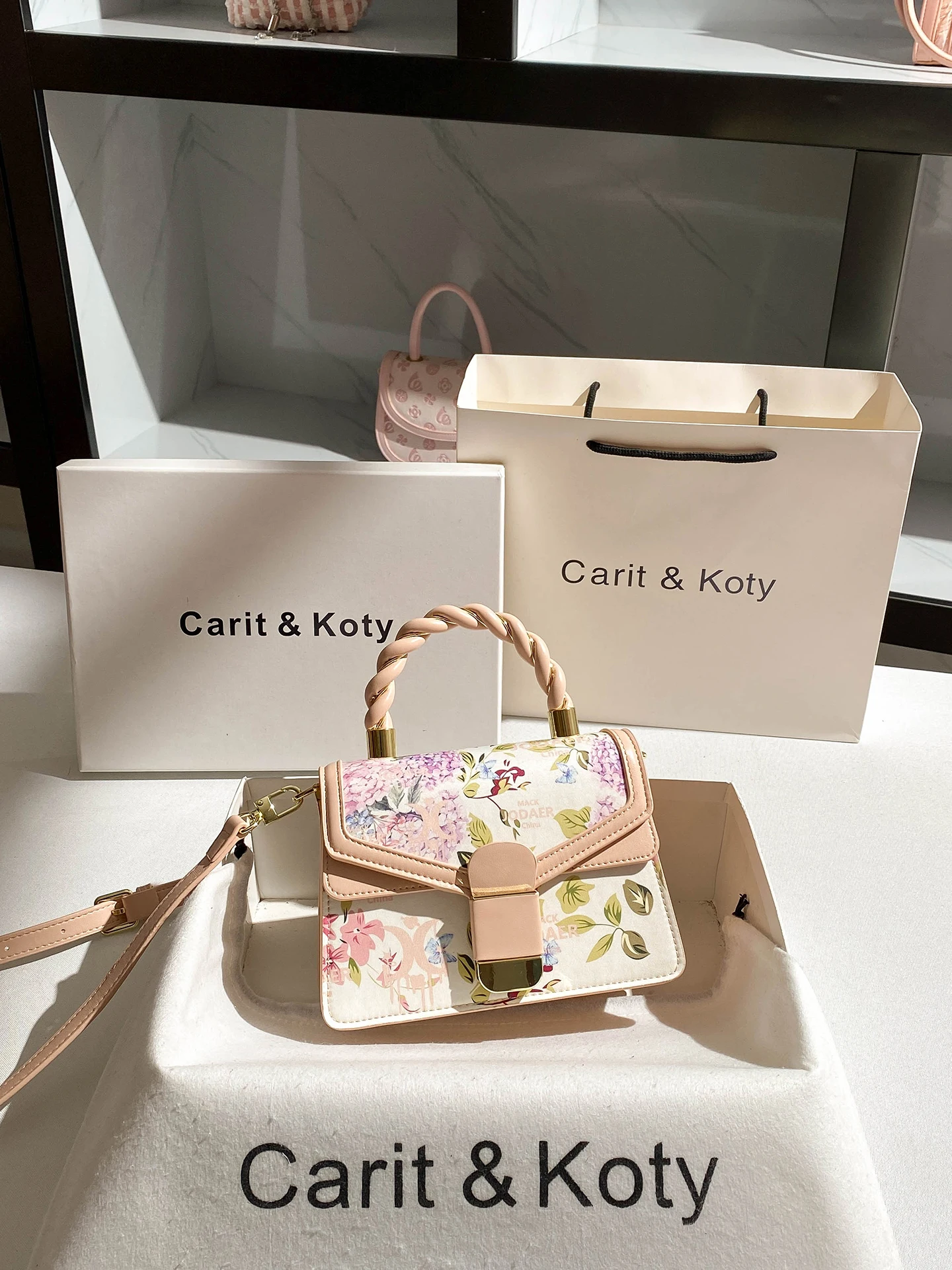 

2025 New Fashion and Elegant Knitting Handheld Bag with Colorful Flower Printing Women's Luxury and Popular Shoulder Square Bag