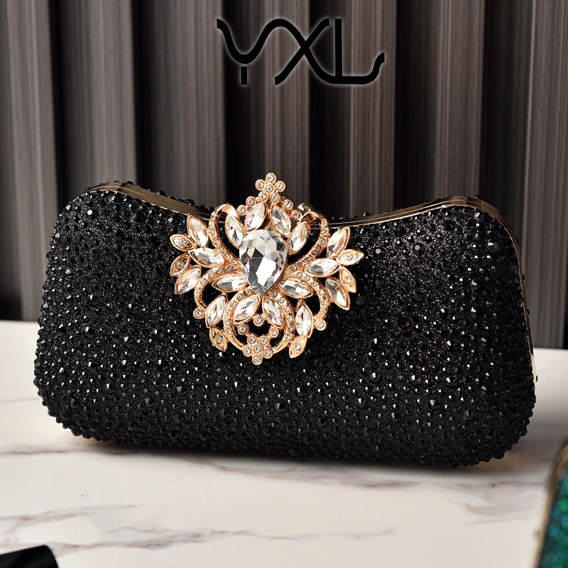 

Luxurious rhinestone evening clutch, European and American party dress women's handbag, elegant cheongsam women's banquet bag