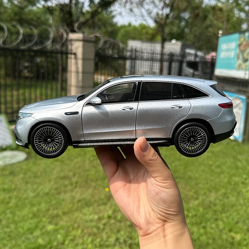 1:18 The 2019 for Mercedes-Benz EQC400 electric SUV alloy car model collection display gifts for friends and relatives