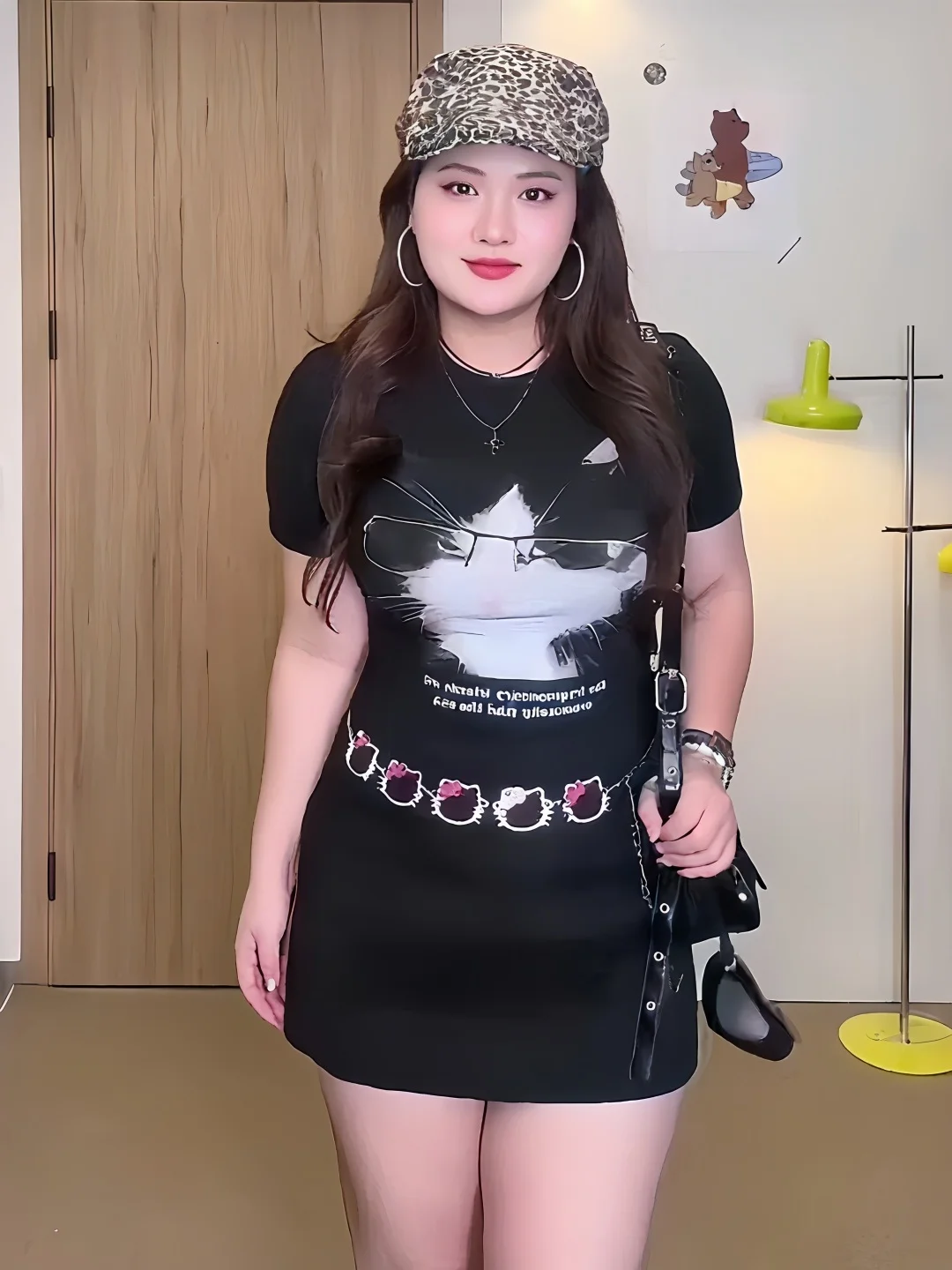 

Комплект для полных женщин: футболка с принтом в стиле «сладко-острый» и юбка. Летний модный комплект для стройности с высокой талией и А-образным силуэтом.