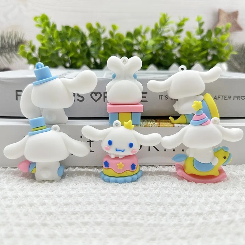 Sanrio Cinnamoroll dekoracja w formie figurki figurka Anime słodka zabawka Q figurek tornister prezent urodzinowy dla dzieci