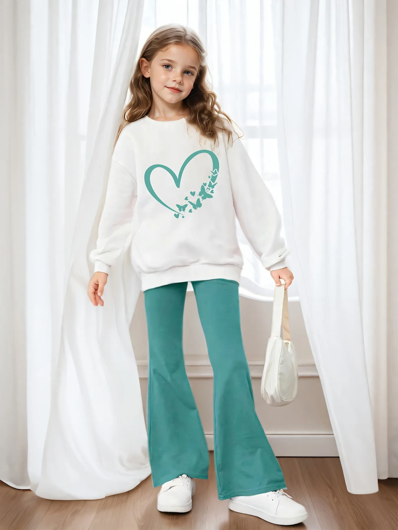 Frühlings- und Herbst-Outfit für Mädchen: Weißes Sweatshirt mit Rundhalsausschnitt + blaugrüne Schlaghose, zweiteiliges Set, Kinderkleidung mit Herz- und Schmetterlingsdruck, geeignet für Kinder ab 3 Jahren, lässig und vielseitig. – Detail 1