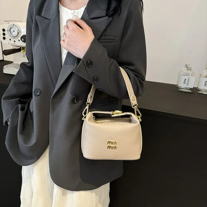 

Monsoon Ready Crossbody Bag For Women Waterproof Underarm Shoulder Bag For Tropical Climate Commuting