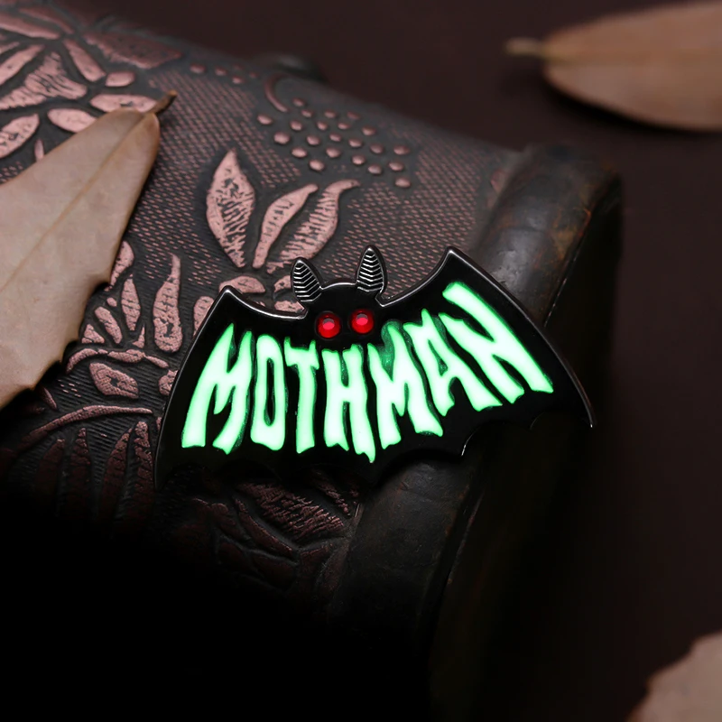 Black Moth Man smalto Pin Cartoon Mothman Bat Animal spille colletto con risvolto zaino Badge gioielli di Halloween regalo per gli amici