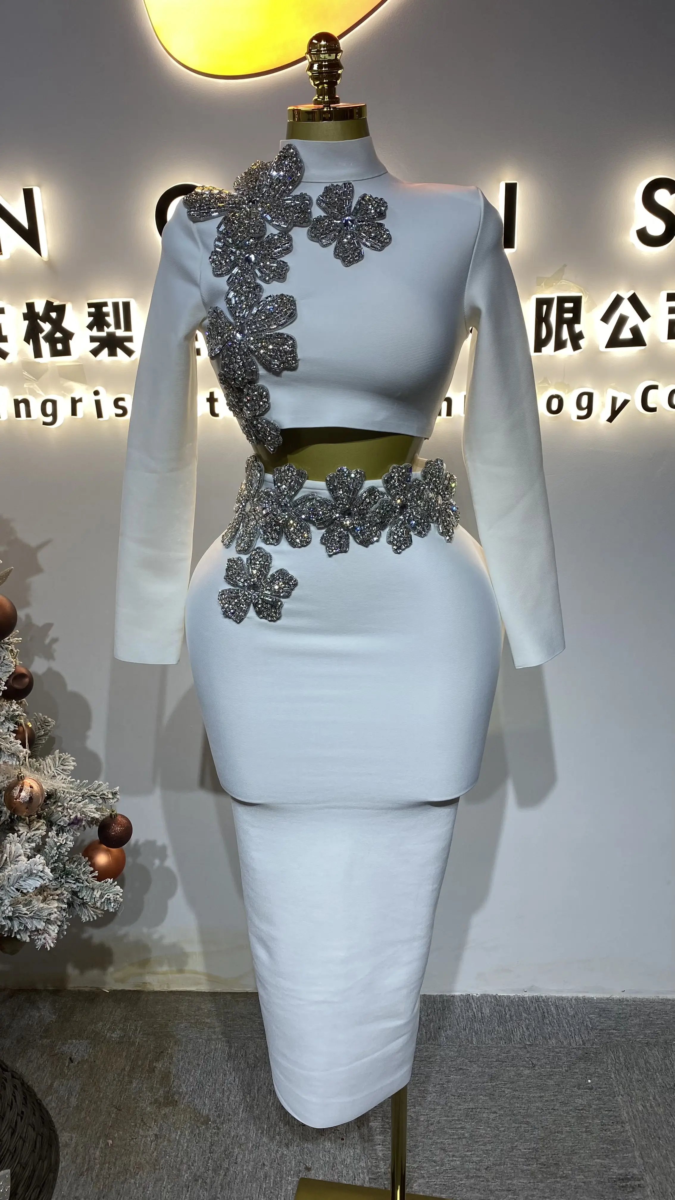 طقم ملابس علوية أنيقة بأكمام كاملة من الألماس المزين بالزهور معانقة على الورك - GZXX347