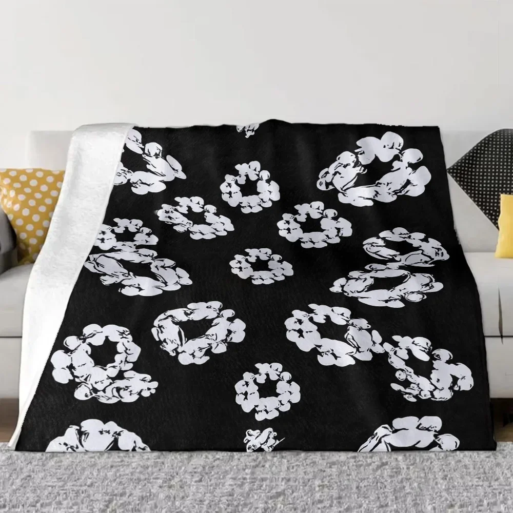 Floral Ring Pattern Throw Blanket—A Soft and Cozy Printed Blanket Featuring a Unique Floral Ring Design, Perfect for Adding a