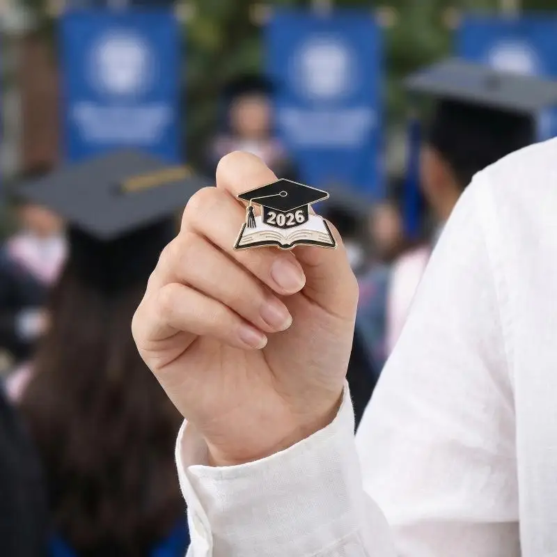 Bachelor Cap Book Badge 2026 Graduation Brooch Souvenir Vivid Academic Gift for Student Graduates Party Ceremony