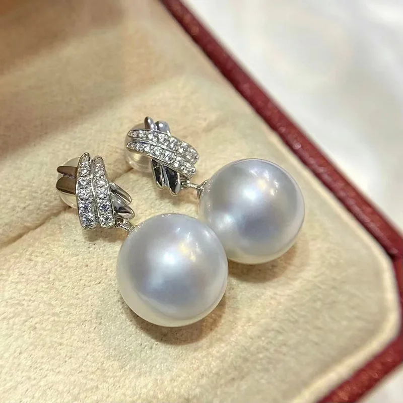 

N 11-12mm Australian White Pearl Earrings Natural Seawater Pearls Round and Slightly Flawed Leather Delicate 18K White Gold