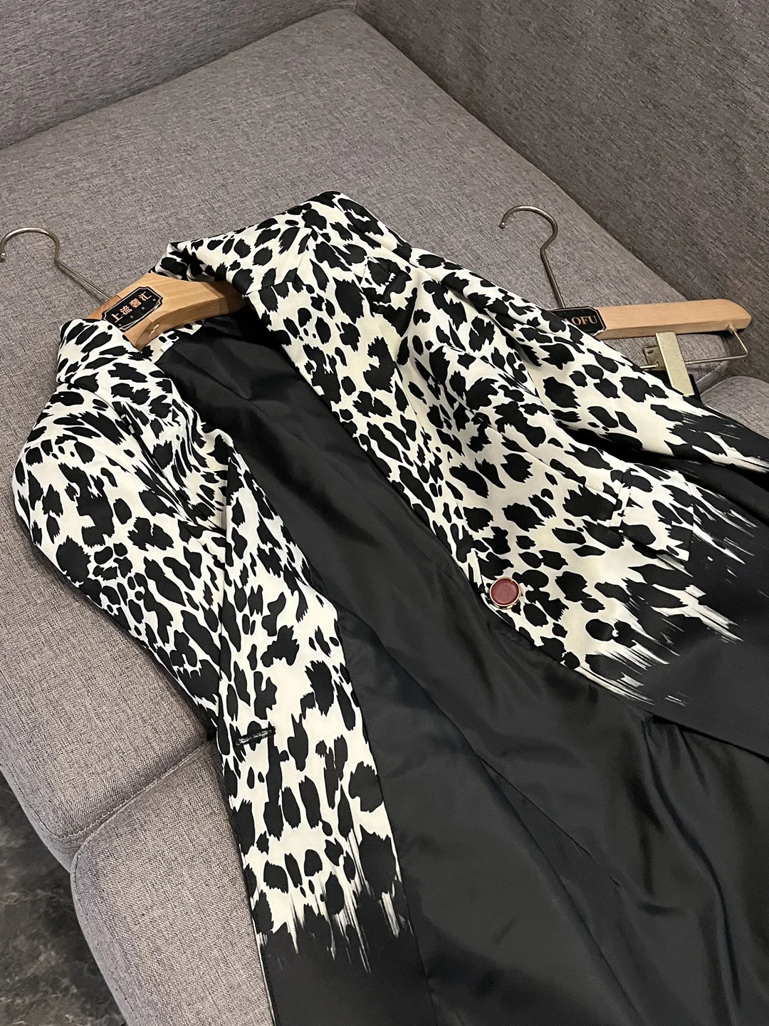 

Обычный цветной костюм с леопардовым принтом Jaet V-Ne, женский модный костюм Ele Sle, зима 2025 Long Sve Commute Briti Sle