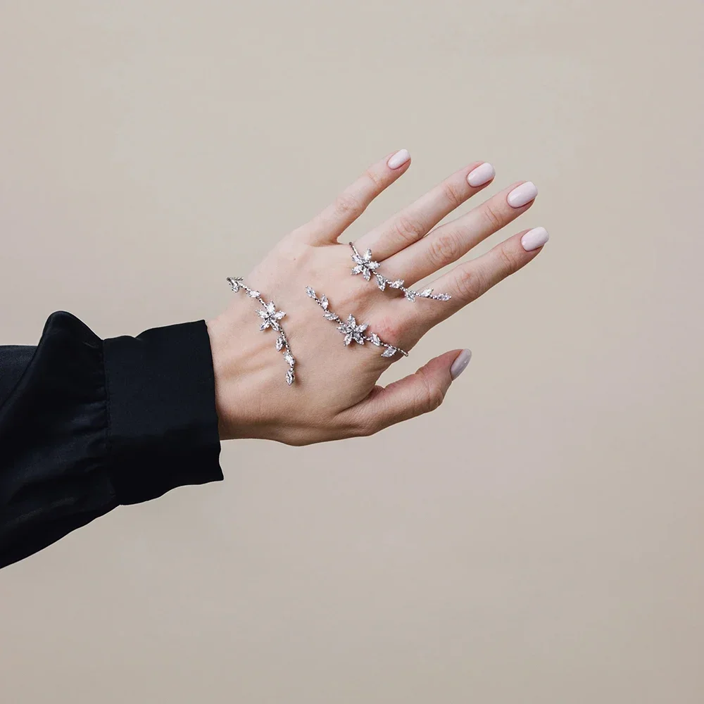 

New Luxury CZ Zircon Flower Plam Bracelet Link Finger Ring One Piece Bangle Popular Jewelry New Trendy Handlets for Women