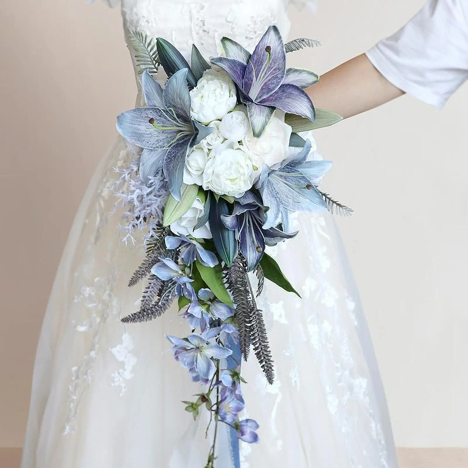 

Wedding Bouquet Bridesmaid Holding Flowers for Graduation Valentine's Day