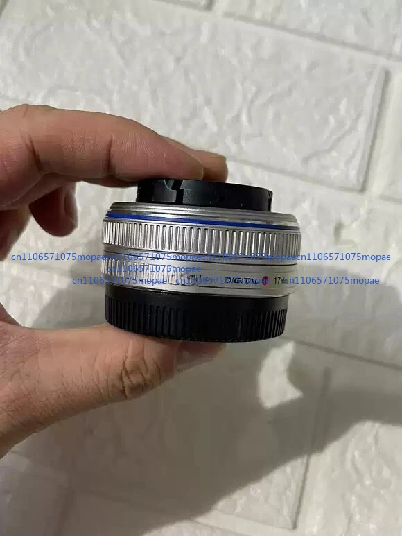 عدسة فضية مستعملة 98% جديدة لكاميرا M.ZUIKO 17 مللي متر f/2.8 بزاوية واسعة لكاميرا أوليمبوس باناسونيك مايكرو 4/3