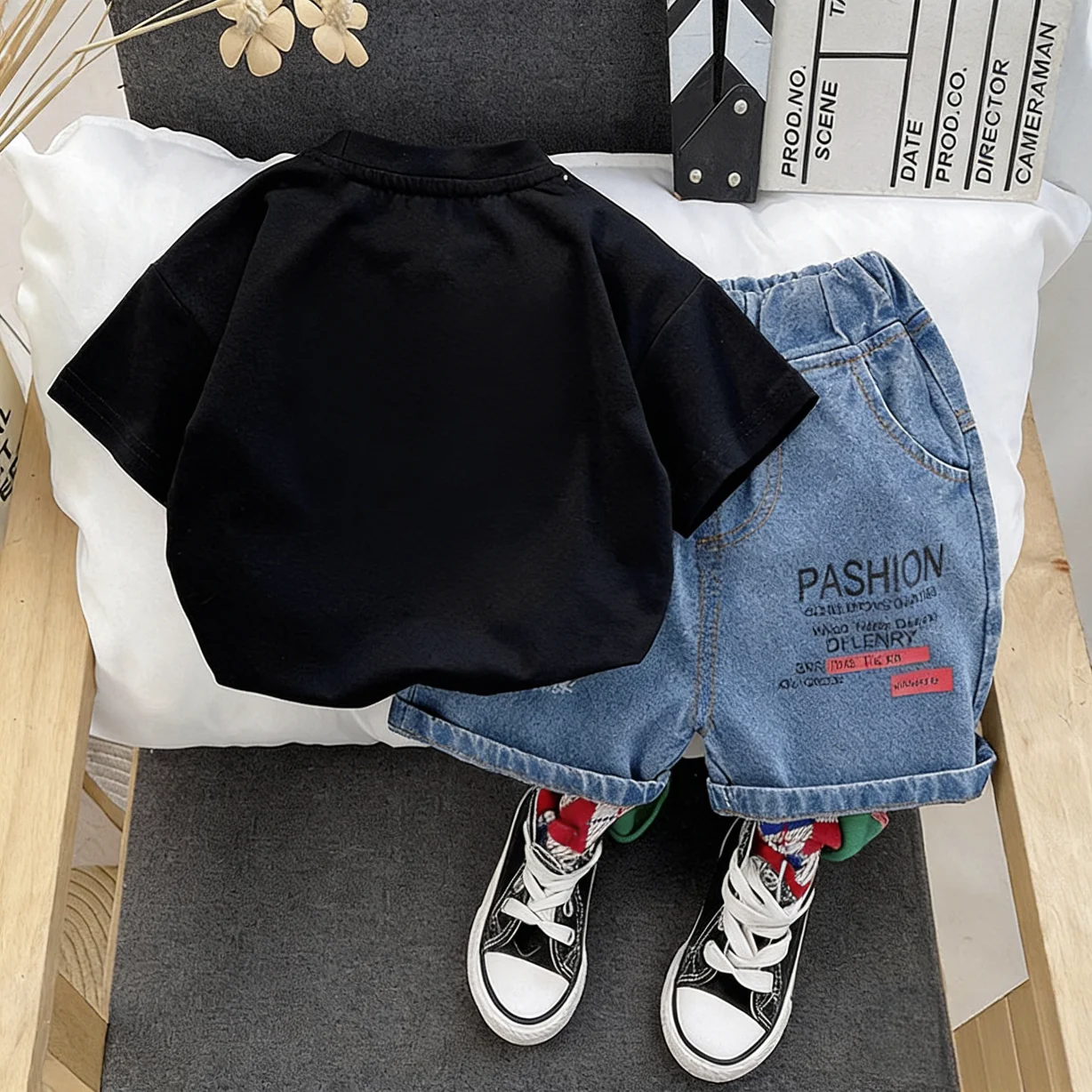 Image 5: Ensemble de vêtements d'été pour bébés garçons, haut à manches courtes avec broderie de lettres rétro, short en jean déchiré à taille haute élastique