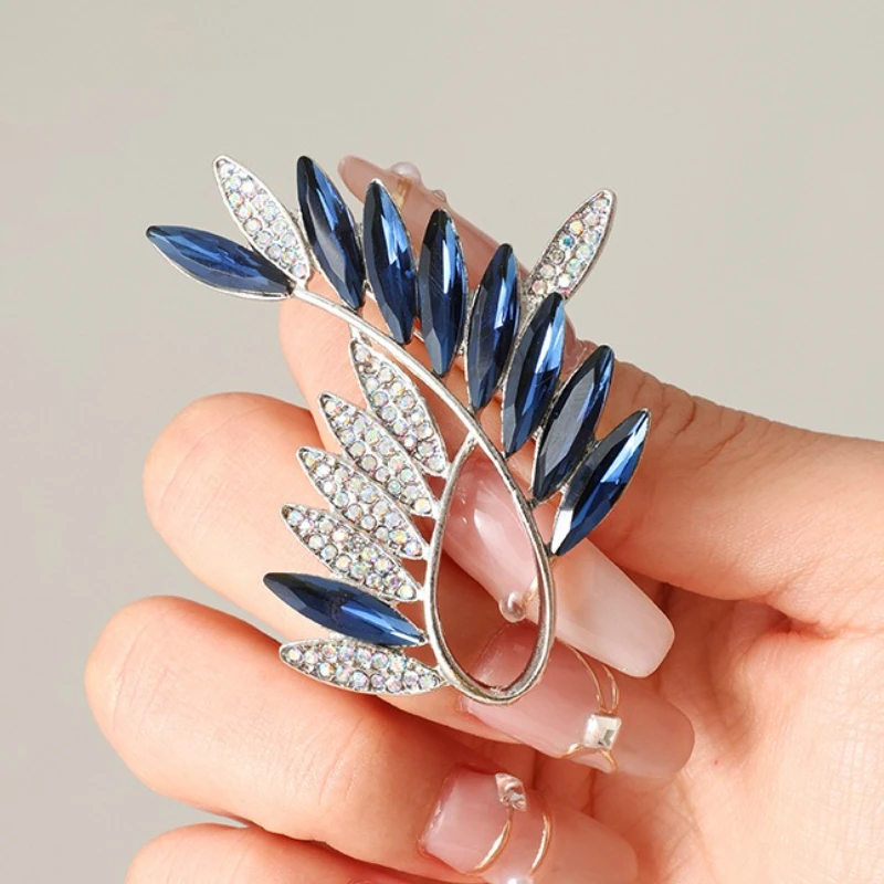 Elegant Blue Crystal Wheat Ear Brooches for Women Rhinestone Plant Lapel Pin Corsage Badges Office Party Accessories