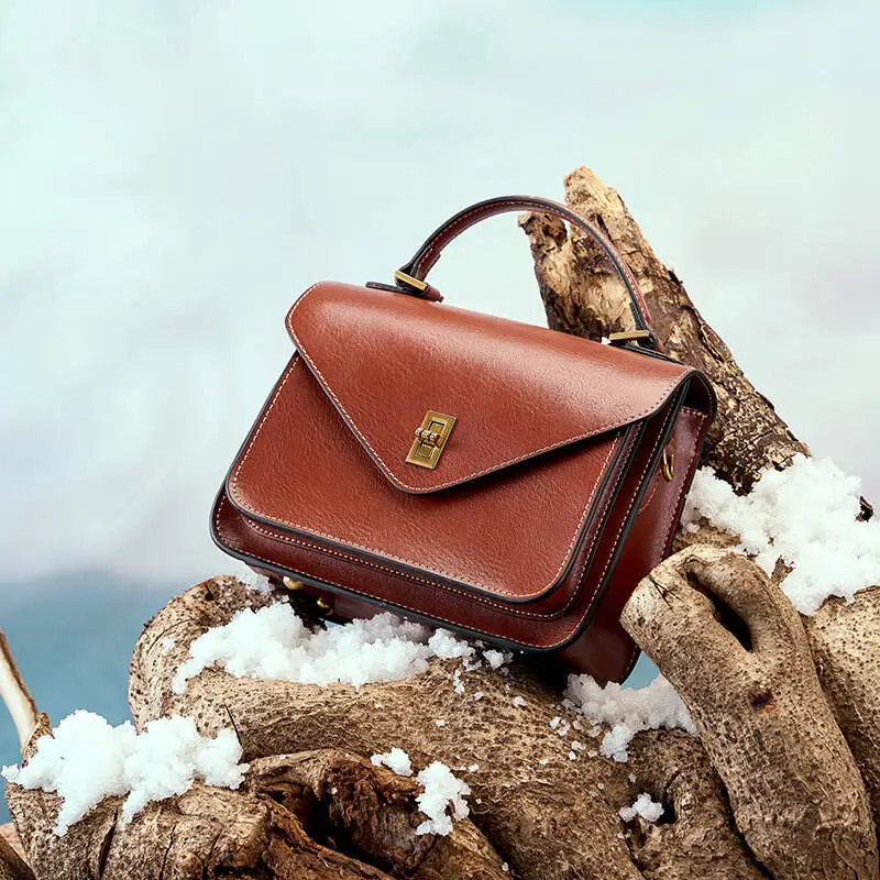 

2026 Genuine Leather Women luxury bag high quality Simple vintage Fashion Postman handbags ladies 2025 shoulder green small bag
