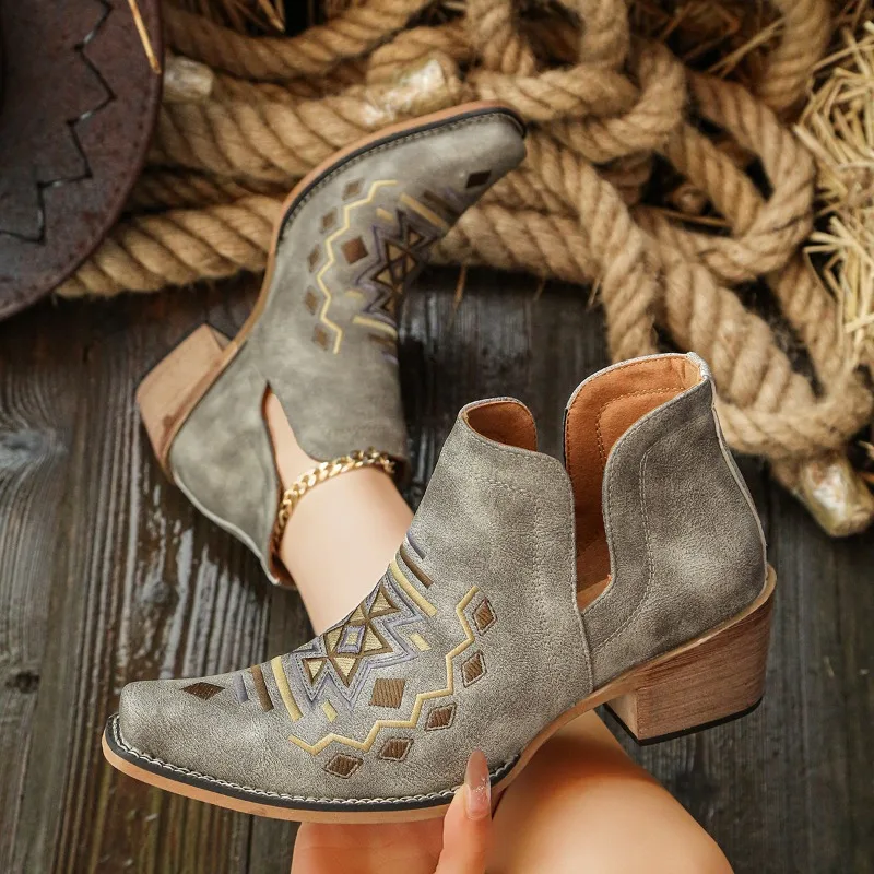 Women's Spring and Autumn Vintage Comfortable Block Heel Boots New 2026 Women Fashionable Casual Square Closed Toe Ankle Boots