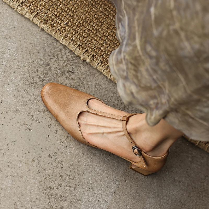 New Genuine Leather Closed Toe Sandals Women T-Strap Mary Janes Vintage Waxed Cowhide Chunky Mid Heels Korean Style Summer Pumps