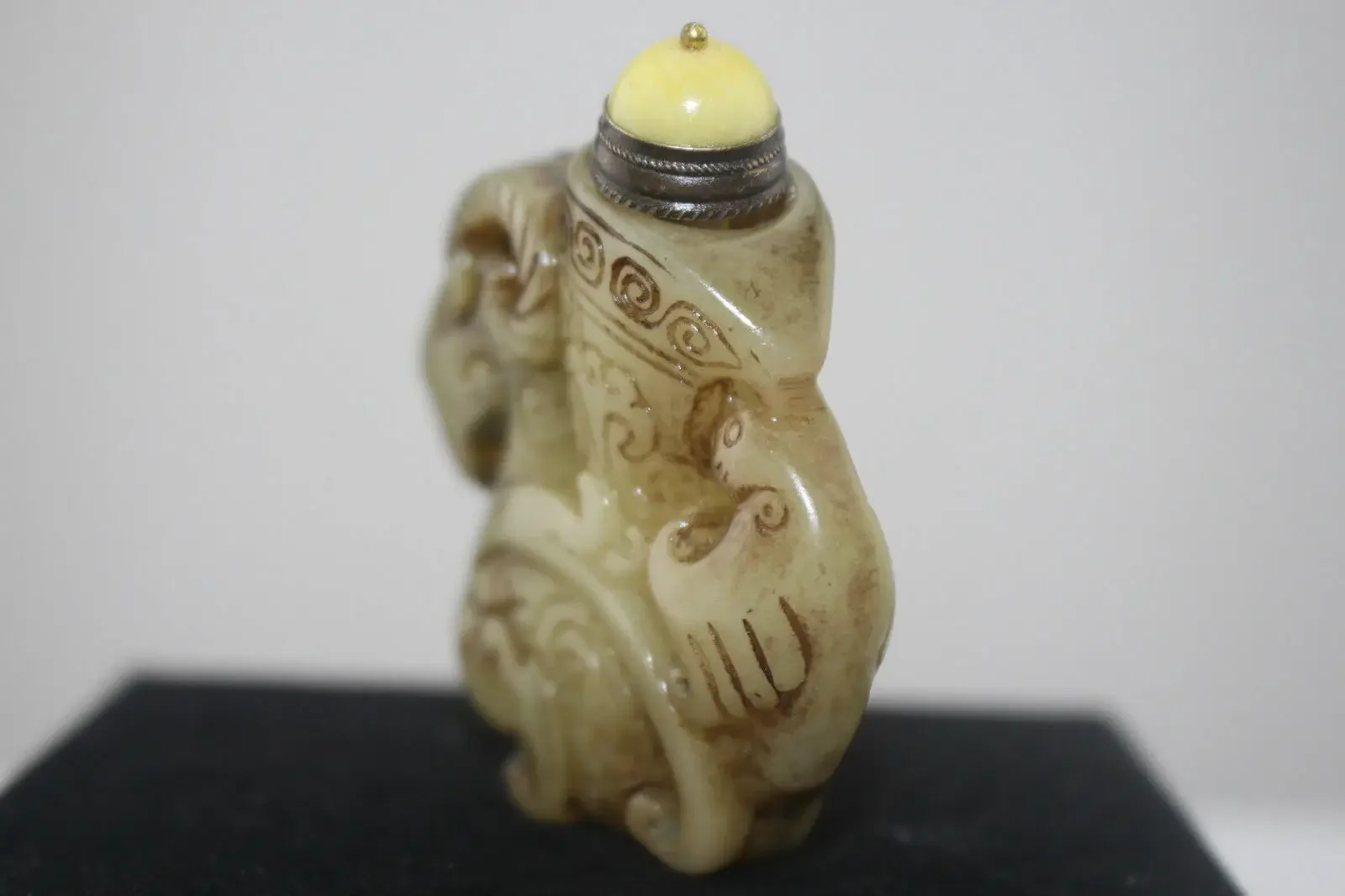 زجاجة سعوط اليشم القديمة المنحوتة يدويًا من ماستر الصيني مجموعة عتيقة من المفروشات المنزلية هدايا للأصدقاء #3