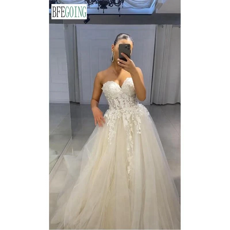 Ivory Lace Appliques  Tulle Sweetheart A-Line Wedding Dresses Chapel Train Customized  Made  Floor-Length Strapless Bridal Gowns