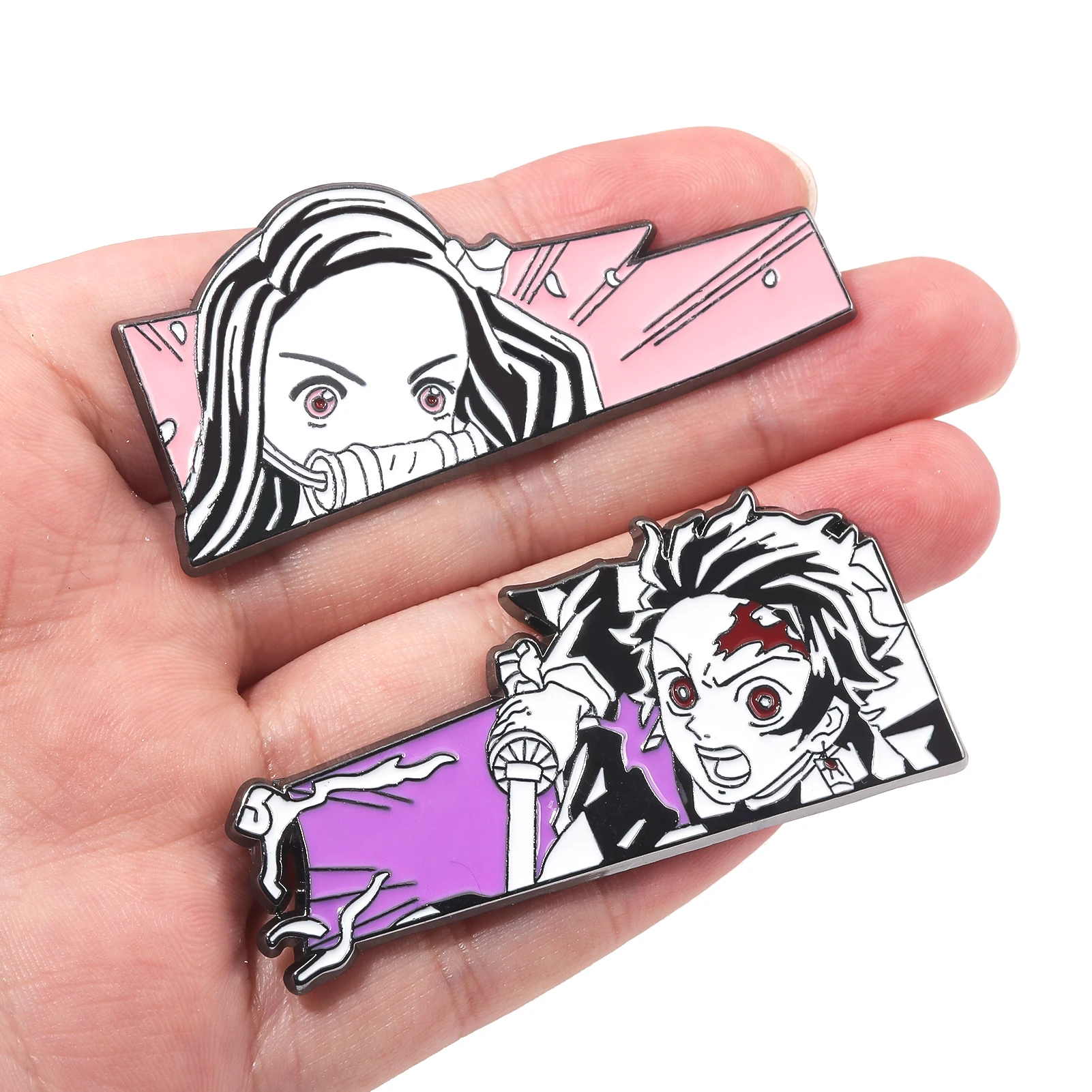 أنيمي شيطان القاتل المينا دبابيس بروش Tanjirou Nezuko Zenitsu Inosuke شارة معدنية دبابيس الملابس أكياس جاكيتات اكسسوارات