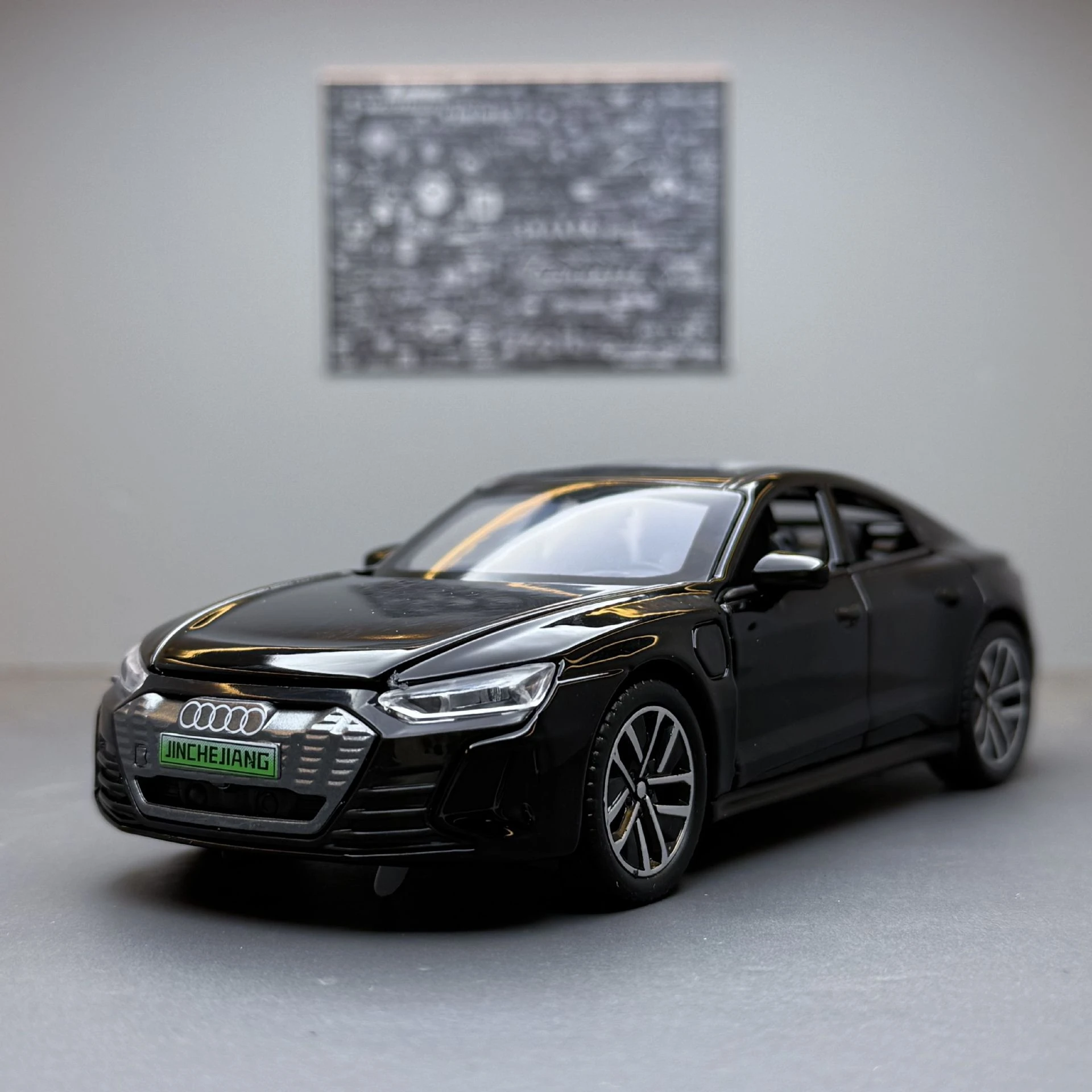 1:32 E-TRON GT سيارة رياضية محاكاة دييكاست سبيكة معدنية نموذج سيارة ضوء الصوت التراجع جمع الاطفال لعبة الهدايا