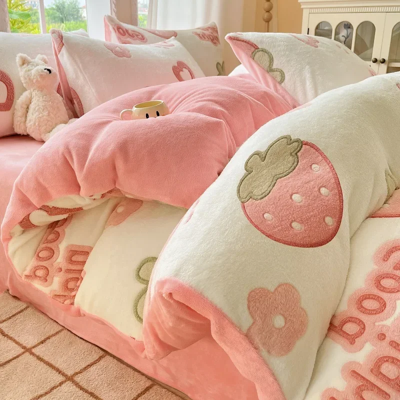 Cute Cartoon Strawberry Pattern Printed Bed Sheet Four Piece Set Machine Washable Short Plush Quilt Cover Anti Static Bedding