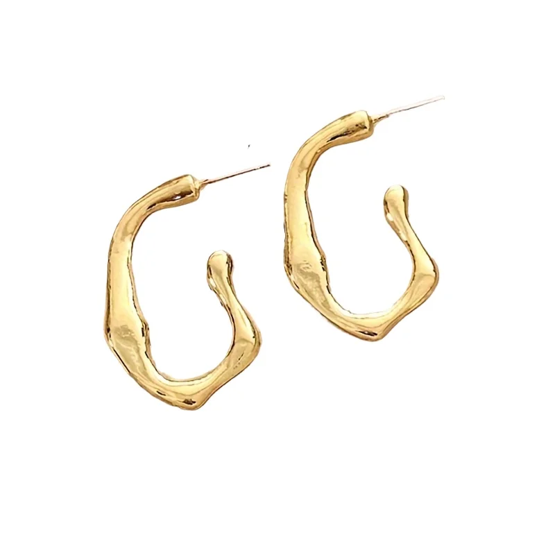 

*1 pair of golden geometric earrings, European and American retro minimalist style earrings, for vacation travel.