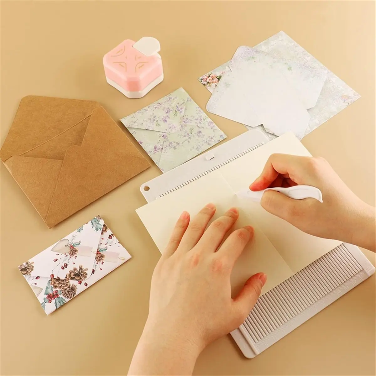 Reliable- Mini Score Board Multi-Purpose Scoring Board Envelope Maker with Bone Folder and Guide Scoring Board