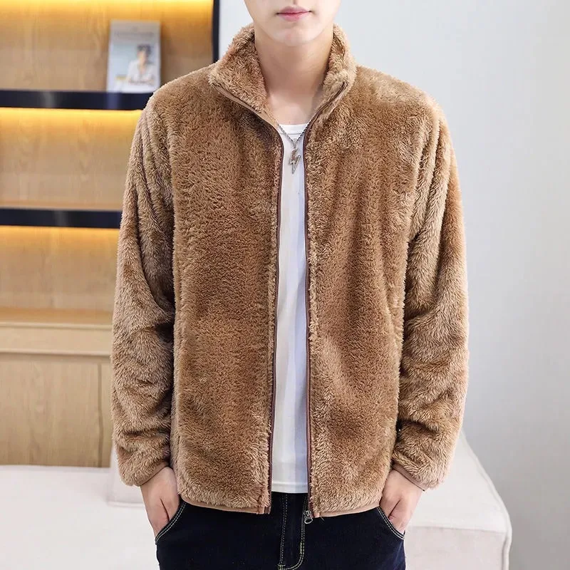 سترة مخملية سميكة للرجال فضفاضة للخريف والشتاء نمط الرجال الوقوف طوق سترة الصوف القطبية على الوجهين المخملية