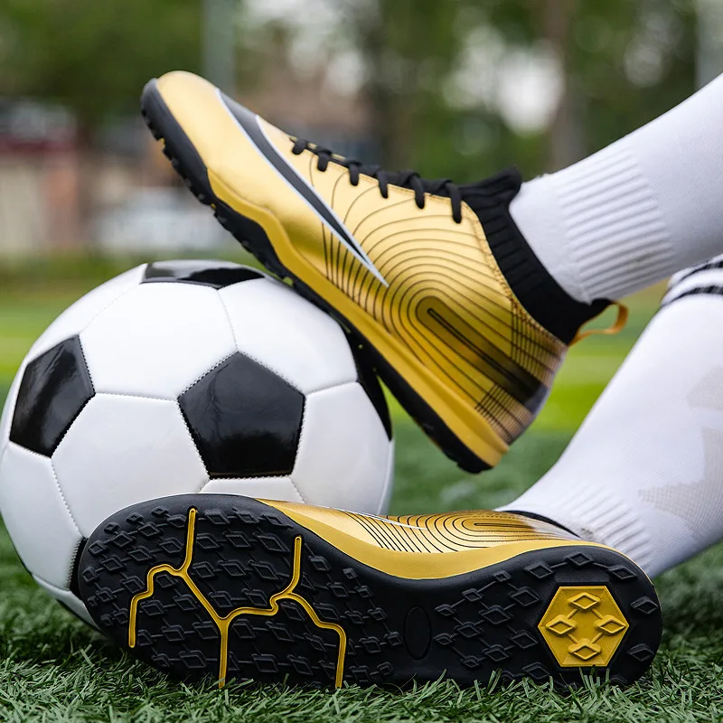 

New Golden Teenagers Football Boots High Top TF/FG Men's Football Futsal Shoes Light Training Sneakers For Youth Tenis Masculino