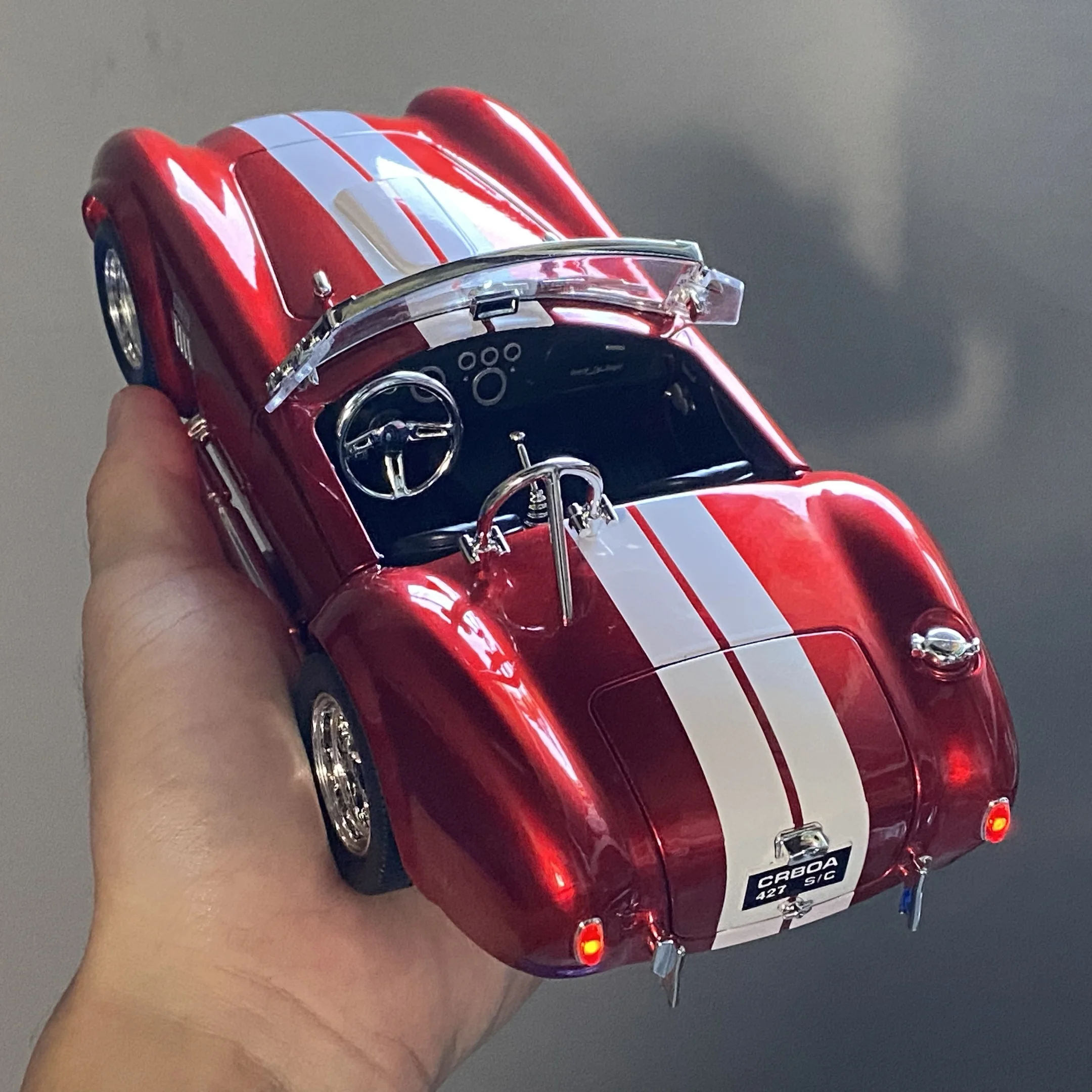 1:24 فورد شيلبي كوبرا 427 رودستر 1965 S/C سبيكة دييكاست نموذج قطع غيار السيارات متجر المبيعات اللوبي الحلي هدية لصديق