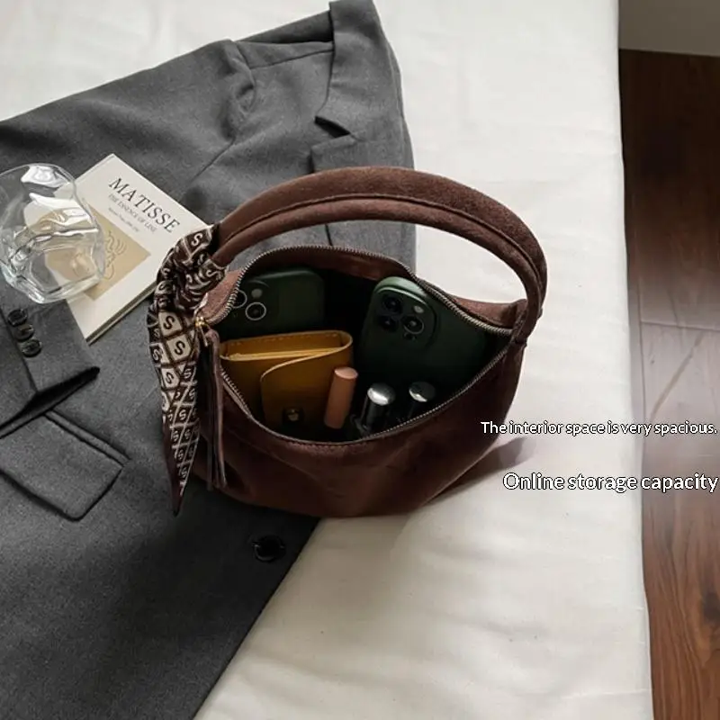 Retro-Handtaschen aus weichem PU-Leder für Damen, zum Tragen über der Schulter oder unter dem Arm, mit Seidenschal, lässige, einfarbige Damen-Umhängetaschen. – Detail 8