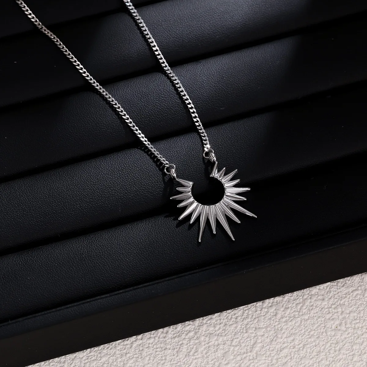 Vintage Stainless Steel Sun Flower Pendant Necklace for Women Charm Irregularity Exaggerated Punk Collar Jewelry Colorfast Gift