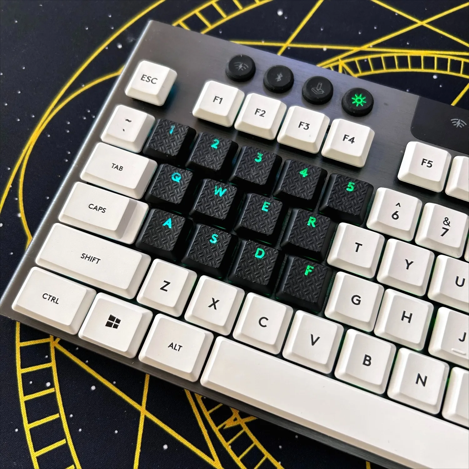 DIY anti slip threaded keycaps suitable for Logitech G813/G815/G913/G915/TKL RGB mechanical gaming keyboard, transparent