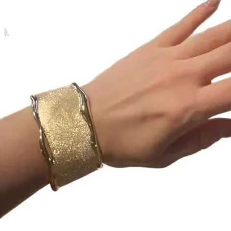 

2026 fashion classic European and American retro luxury shiny irregular simple wide bracelet fashion banquet gift