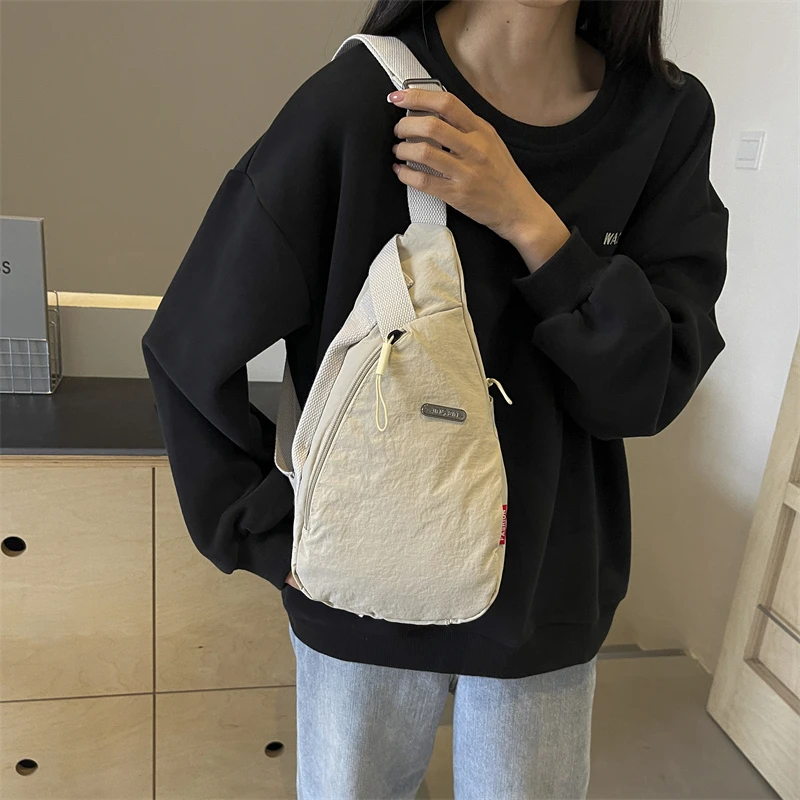 

2025 New High Quality Zipper Simple Solid Color Chest Bags Super Cool Hot Trendy Essential Youth Crossbody Bags for Women