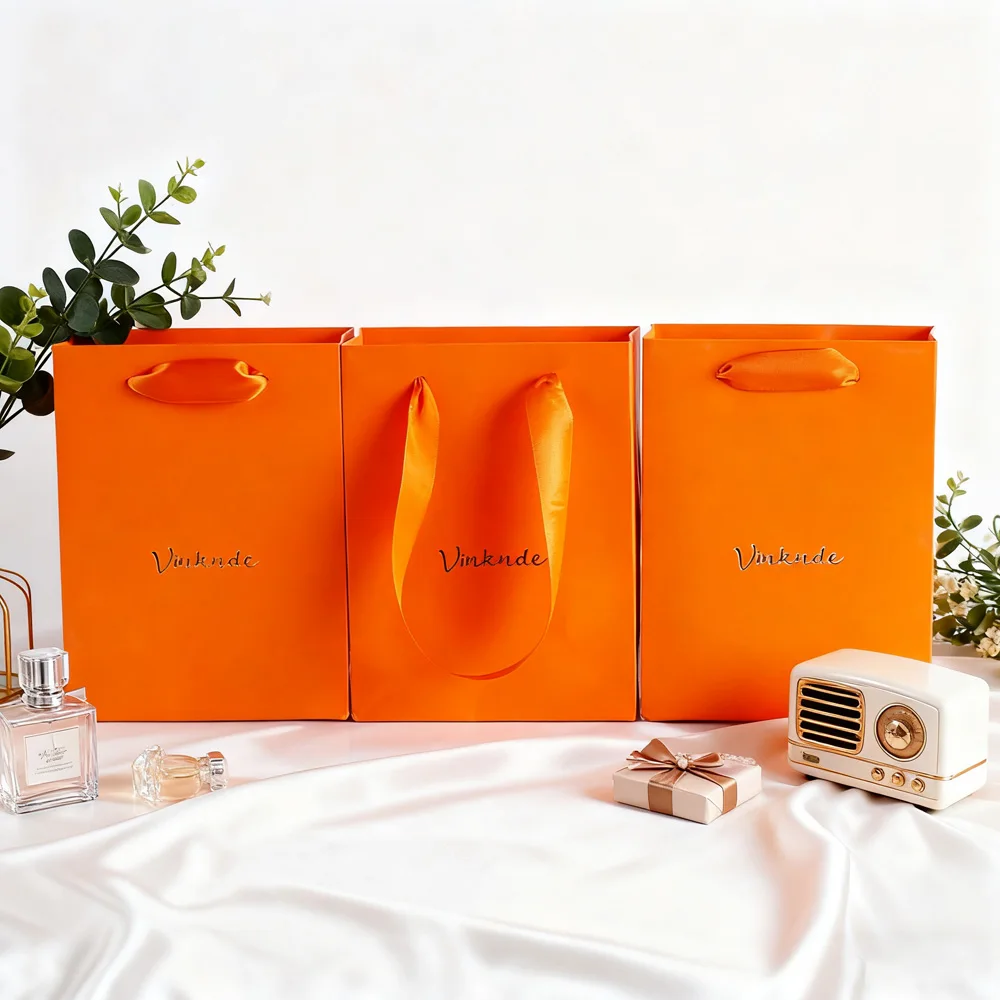 

Hot Sale Custom Logo Luxury Shopping Paper Tote Bag 16x8x22cm Cardboard Gift Packaging Bags for Clothes Shoes Jewelry Candle