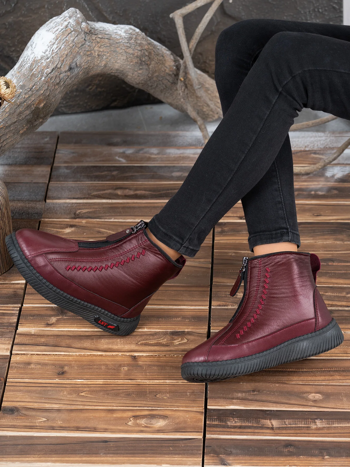 2026 Winter Damen Fleece-Gefütterte Leder-Stiefeletten Klettverschluss Stickerei Rutschfeste Weiche Gummisohle Warme Freizeitstiefel – Detail 33