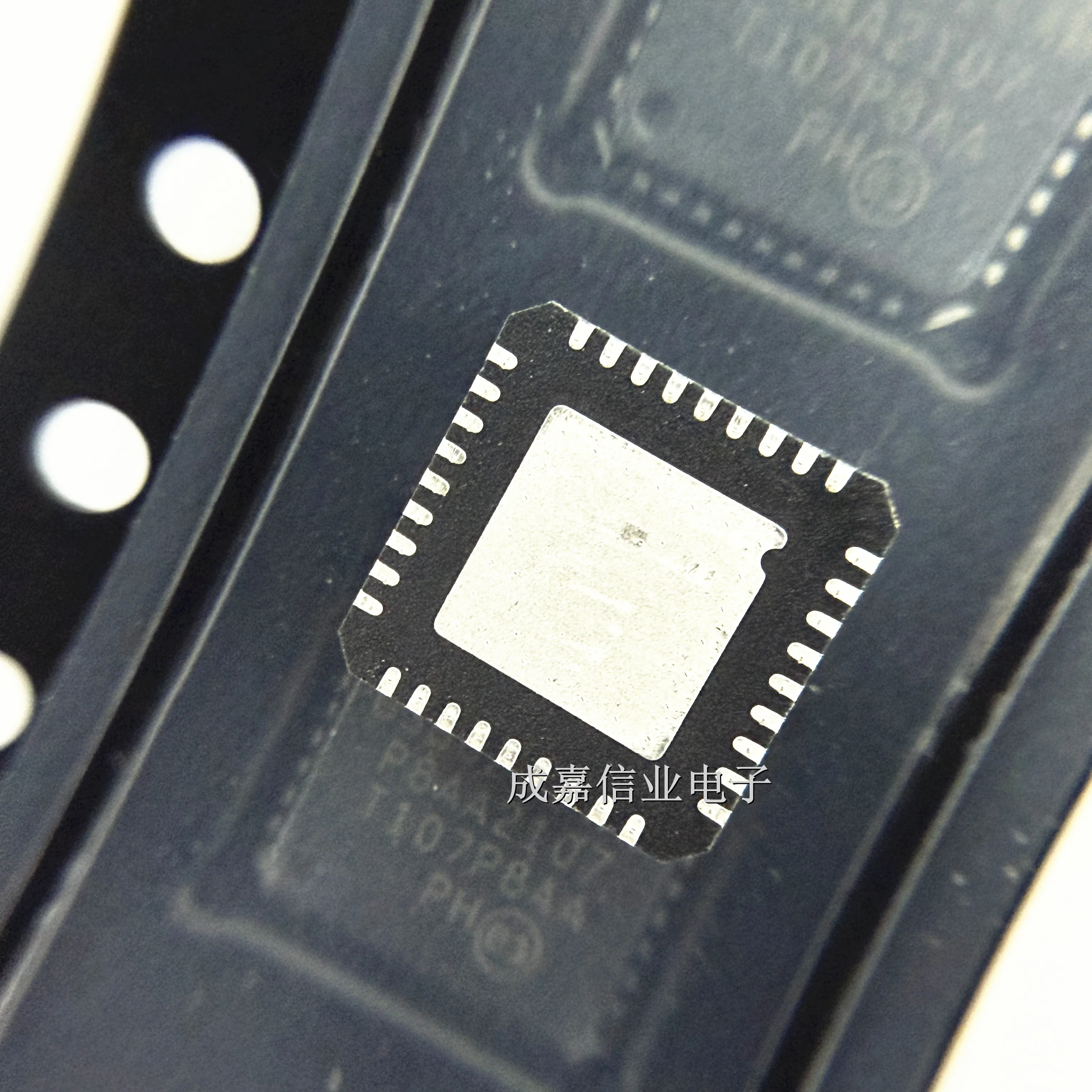 5pcs/Lot USB82514AMR-A-V03 QFN-36 USB82514AM USB Interface IC USB2.0 480Mb/s Operating Temperature:- 40 C-+ 85 C