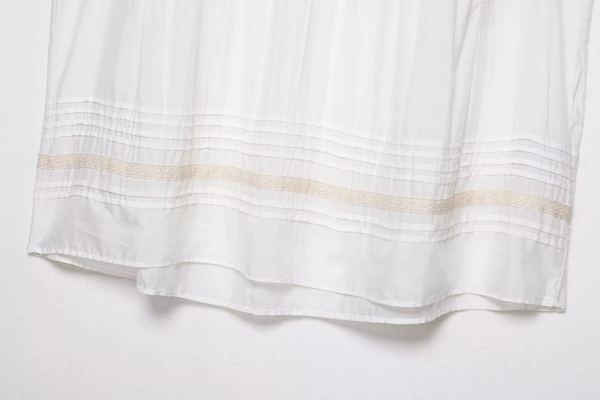 Damska koszulka bez rękawów z okrągłym dekoltem, z wykwintnym haftem, modna, uniwersalna, idealna na lato 2025.