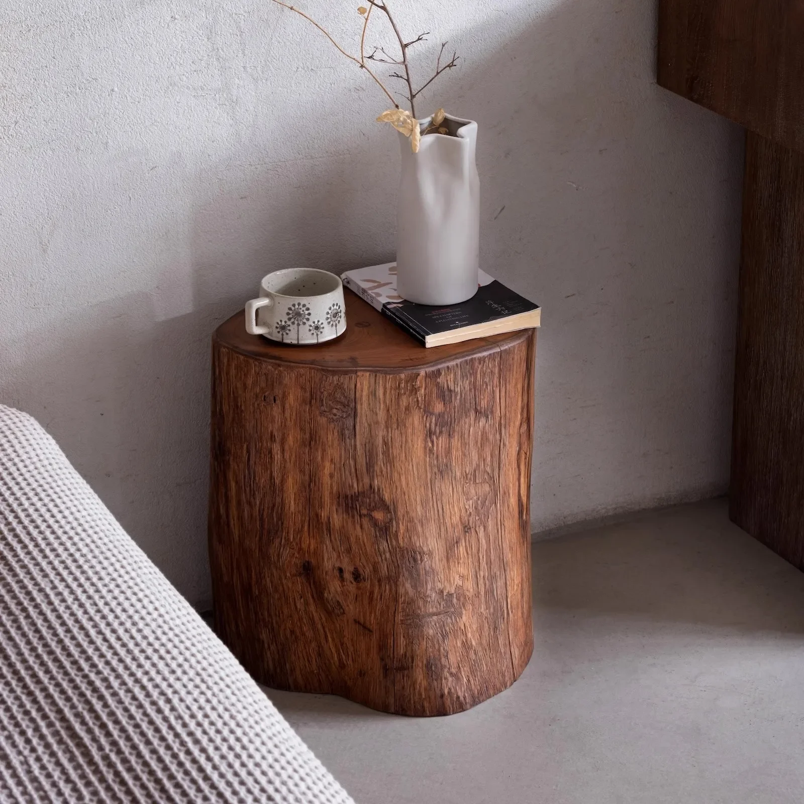 

Retro Art Home Decor Vase Display Stand Solid Wood Material Japanese Wabi-Sabi Style Living Room Side Table Bedroom Nightstand