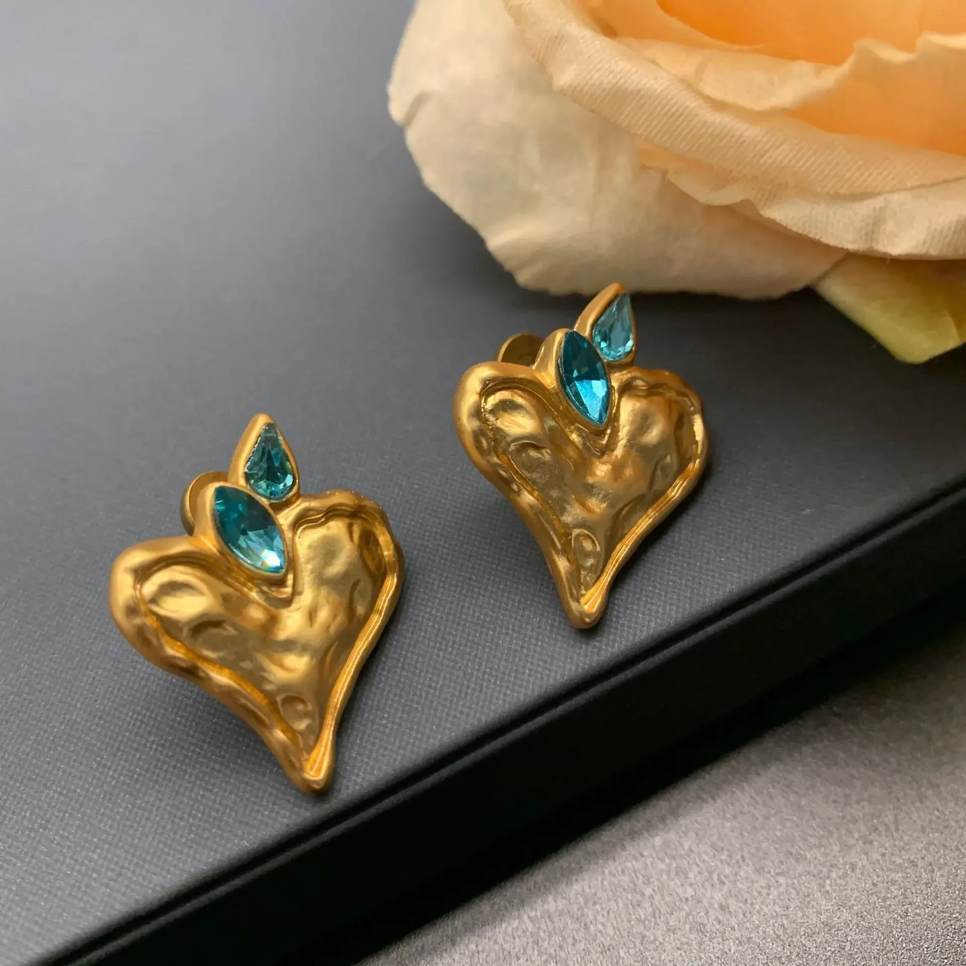 

Vintage Gold Color Heart Dangle Earrings for Women Simple Stylish Trendy Metal Texture Girl Accessories Party Wedding Gifts INS